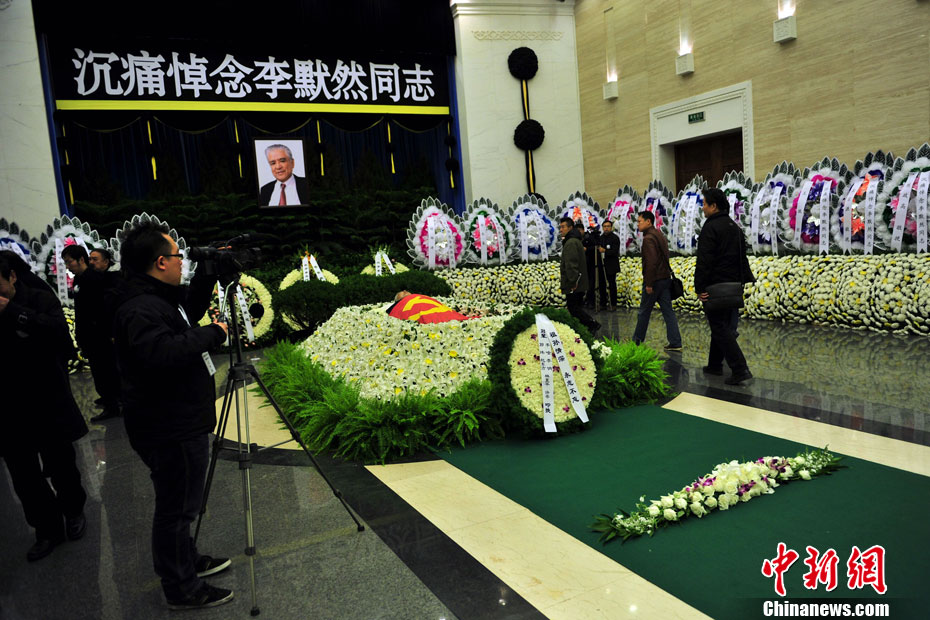 在八宝山殡仪馆文德厅为傅教授举行告别仪式-北京殡葬服务网